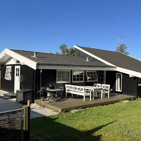 Effy - 600m From The Sea By Interhome