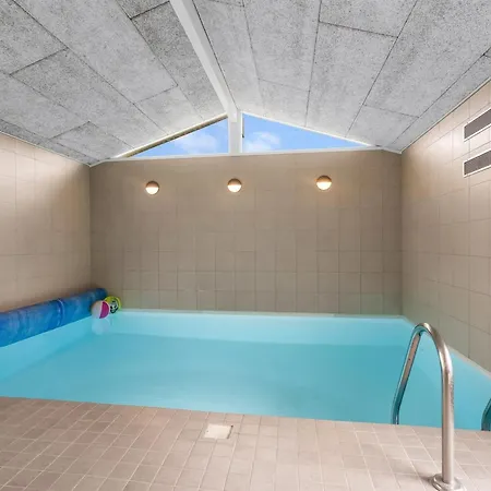 Effy - 600m From The Sea By Interhome