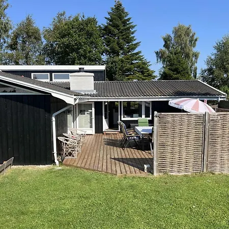 Effy - 600m From The Sea By Interhome *