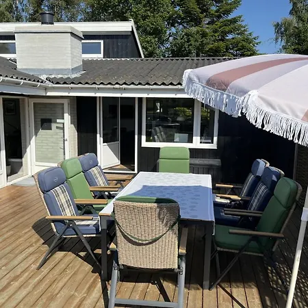 Effy - 600m From The Sea By Interhome Bøtø By